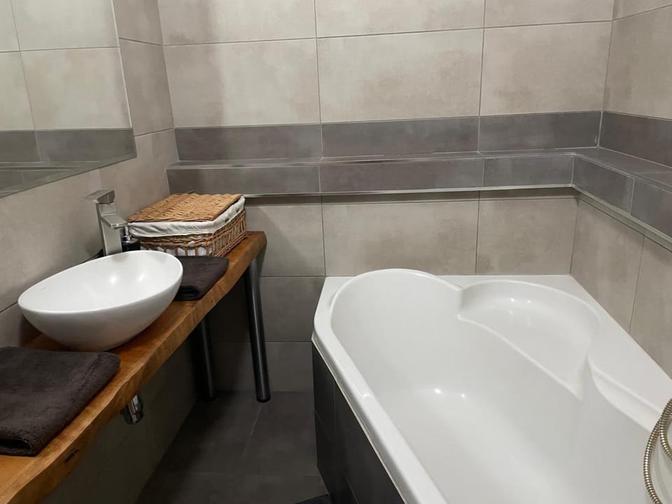 Slnečný byt pri lesoparku Apartment in Slovakia