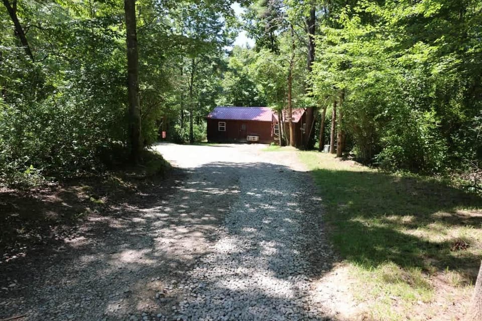 Buckeye Hut at Avenwood Cabins Cabin in Falls Township