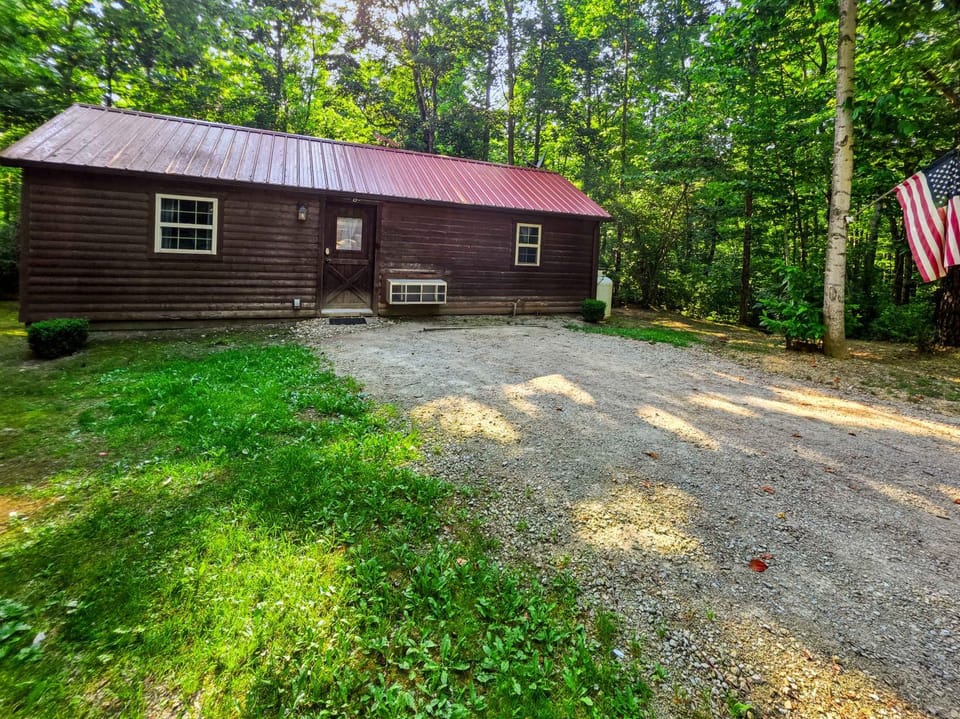 Buckeye Hut at Avenwood Cabins Cabin in Falls Township