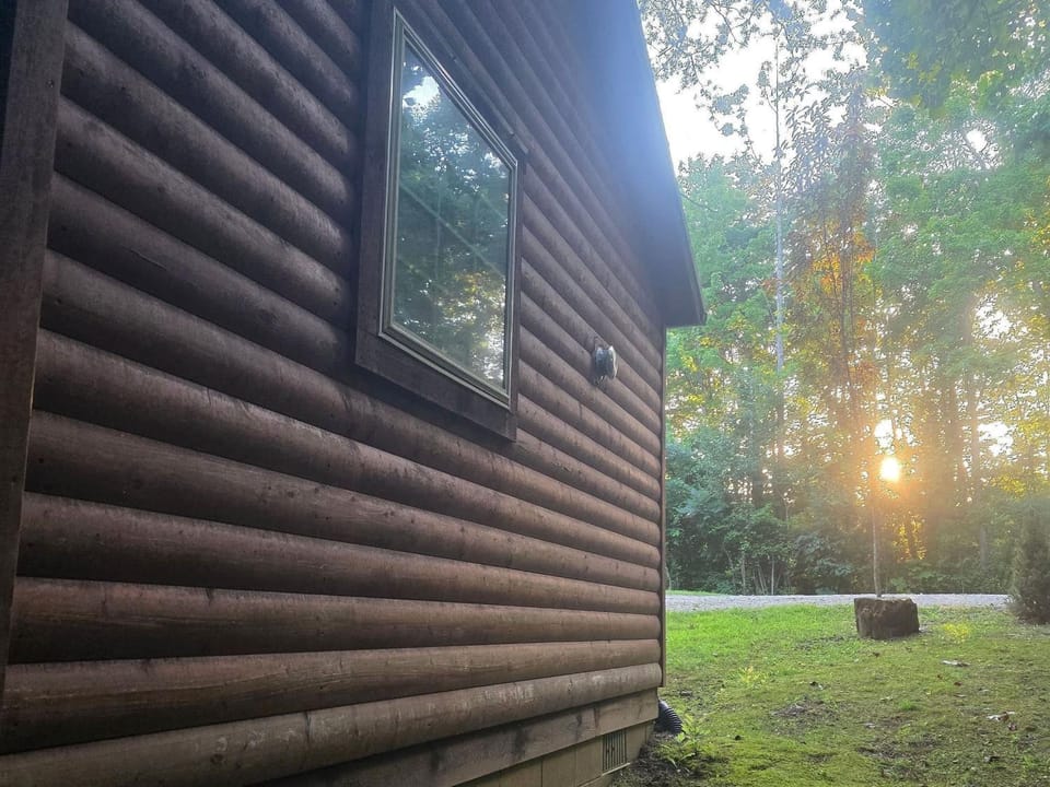Whippoorwill at Avenwood Cabins Cabin in Falls Township