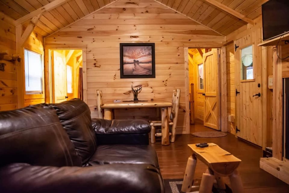 Whippoorwill at Avenwood Cabins Cabin in Falls Township