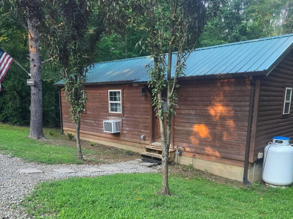 Whippoorwill at Avenwood Cabins Cabin in Falls Township