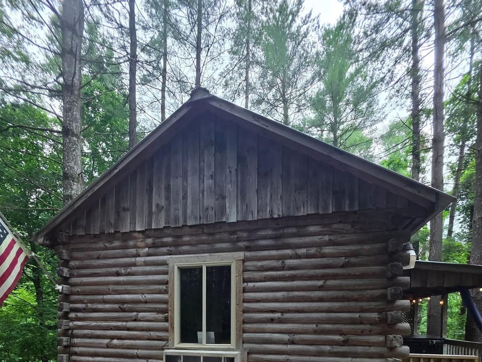 Eagles Nest at Avenwood Cabins Cabin in Ohio