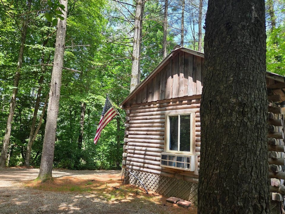Eagles Nest at Avenwood Cabins Cabin in Ohio