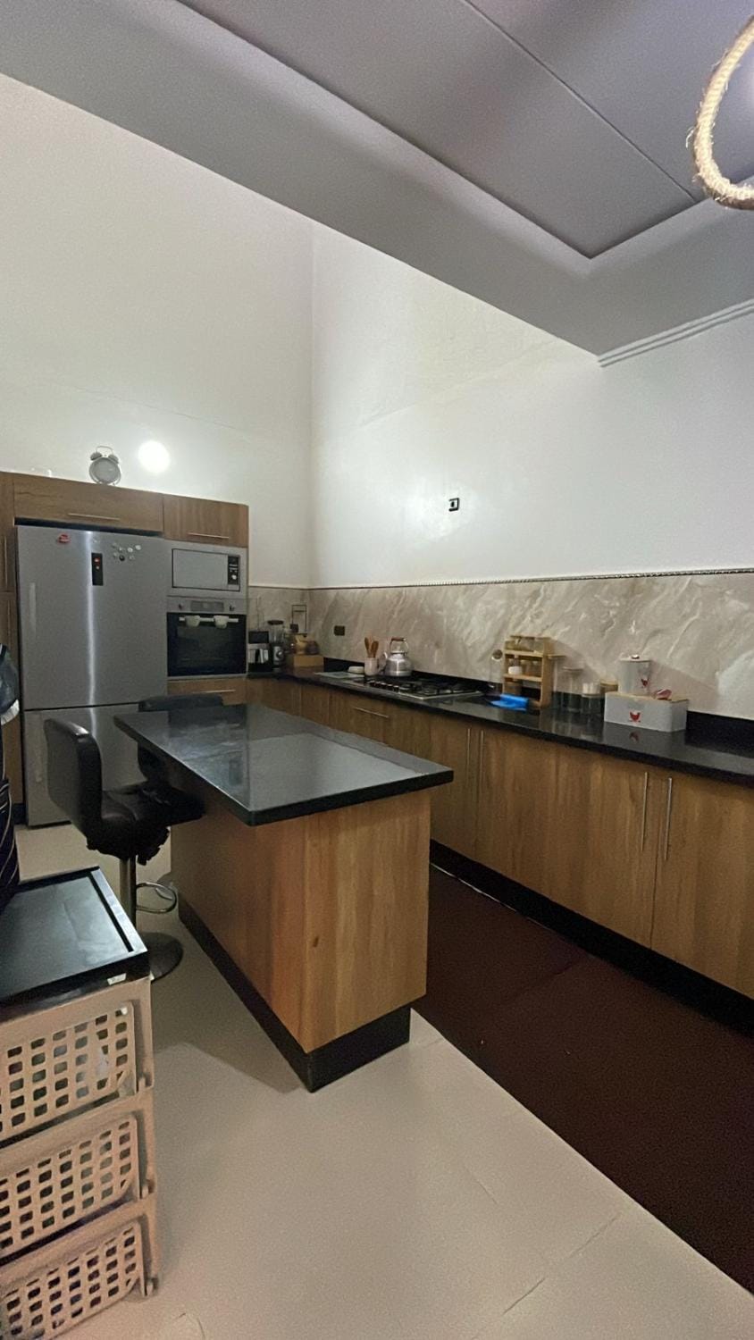 Kitchen or kitchenette, minibar, oven, stove