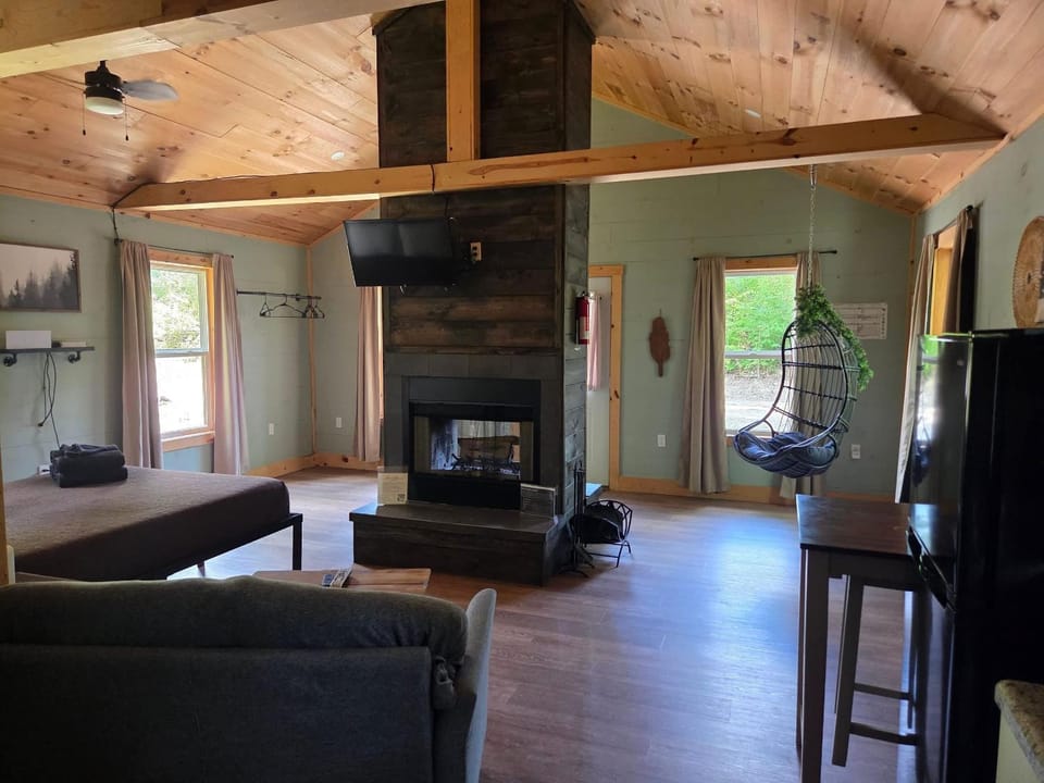 Firefly Landing at Avenwood Cabins Cabin in Falls Township