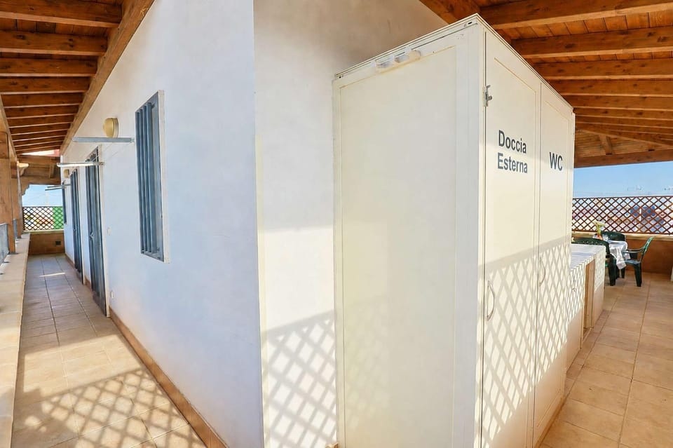 Shower, Toilet, Day