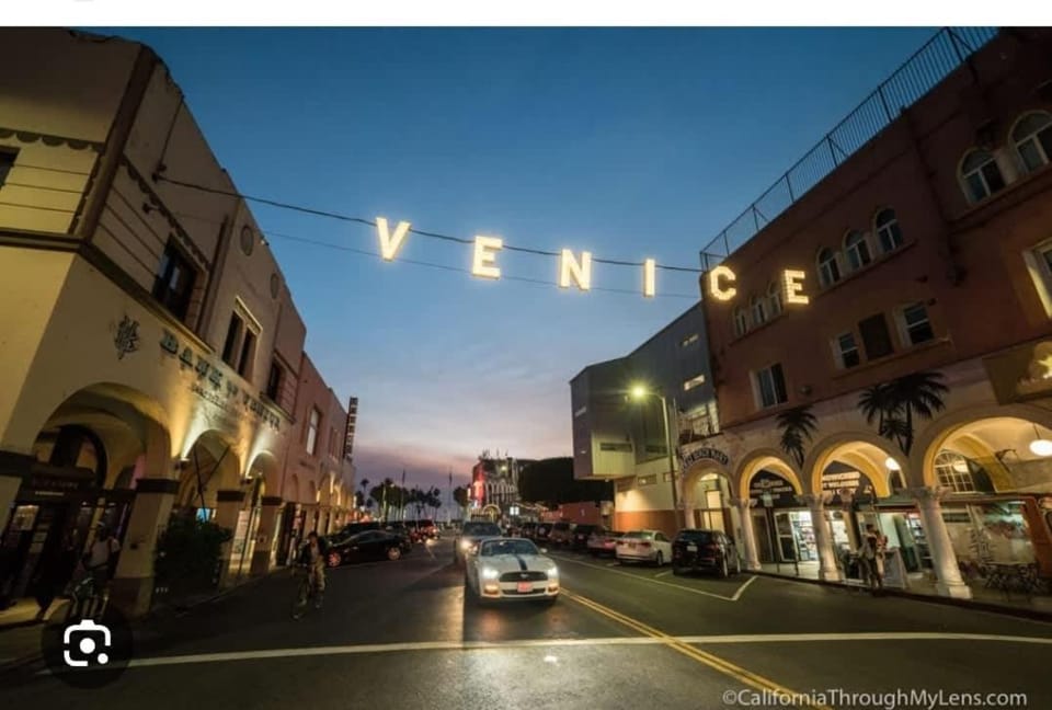 Oceanside 2 Bed 2bath Apt Walk to The Pier Apartment in Santa Monica