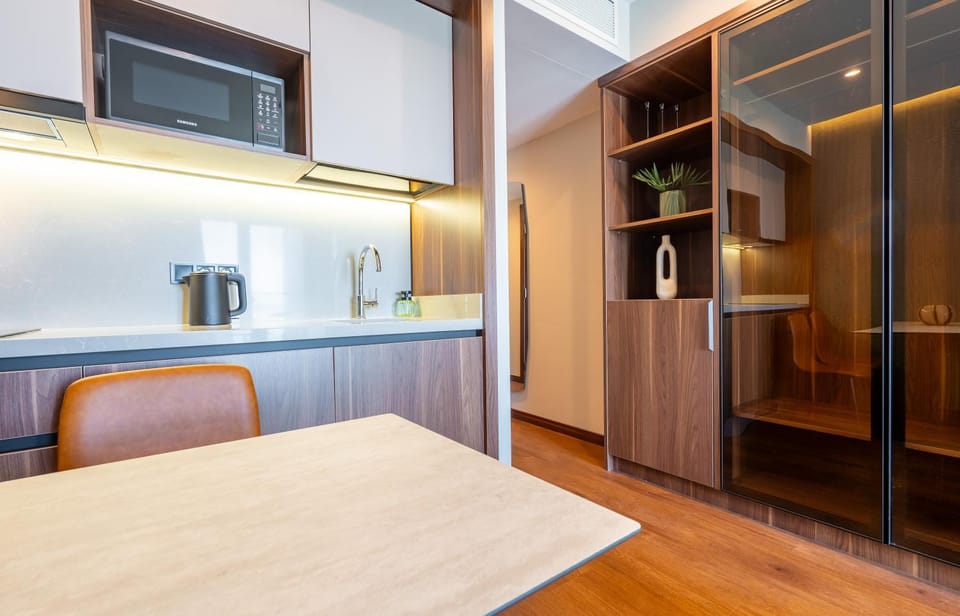 Dining area, kitchen