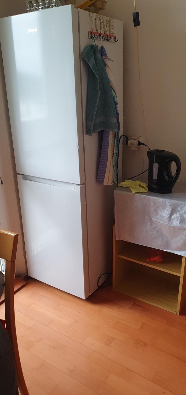 Maxwel TWIN ROOM, Forest 5 minutes, Playgrounds, athletic stadium, free tennis court 15 minutes,, free tennis coaching available Vacation rental in Bratislava