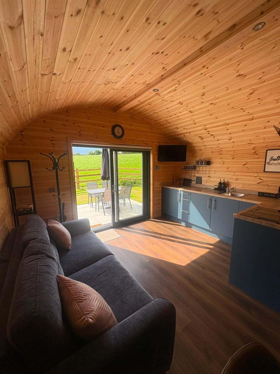 Kitchen or kitchenette, Living room, Seating area