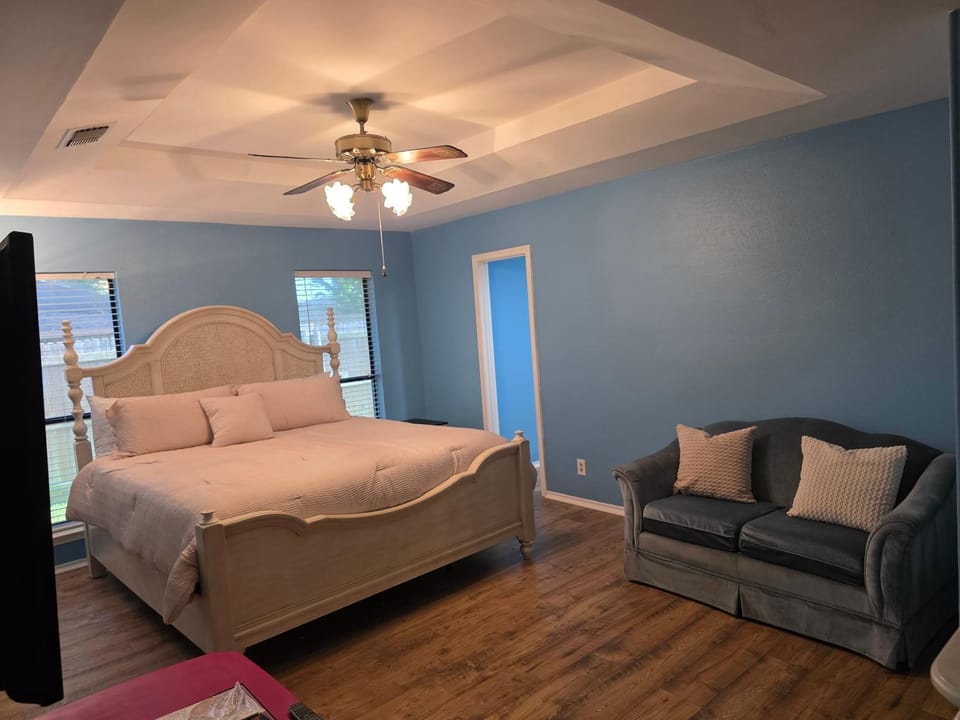 Awesome 4 bedroom home 6 minutes from AT&T stadium House in Arlington