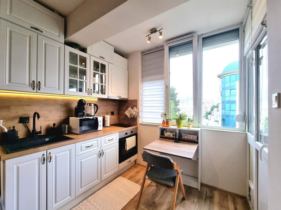 Compact Central Apartment Next to Troikata Square Apartment in Burgas