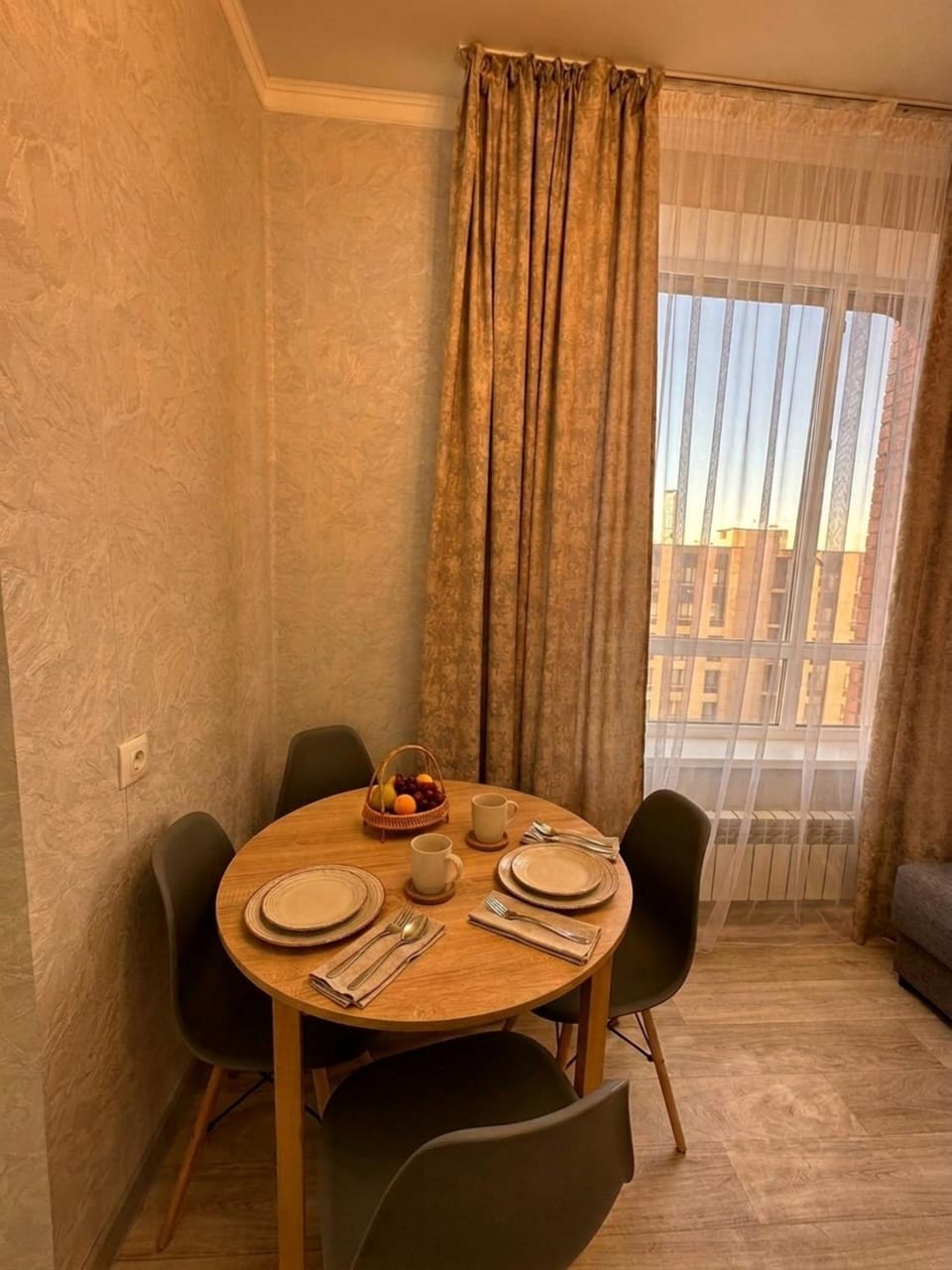 Seating area, Dining area
