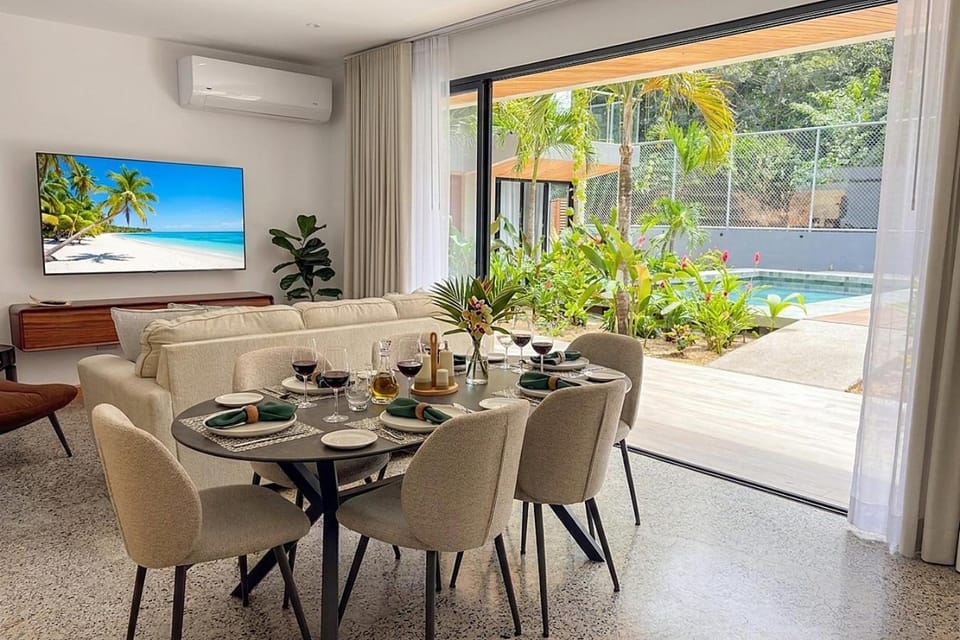 Dining area, Pool view, air conditioner