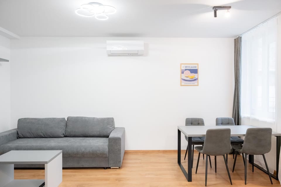 Living room, Seating area, Dining area, air conditioner