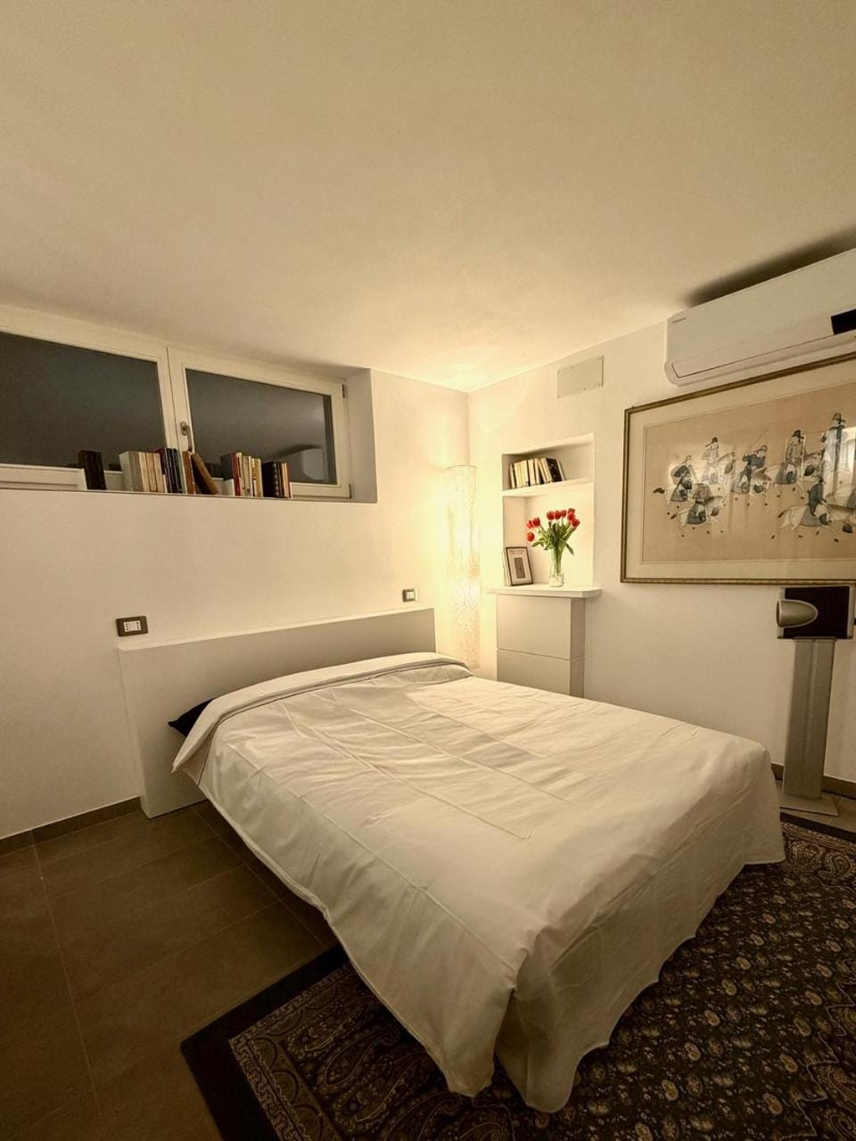 Communal lounge/ TV room, Library