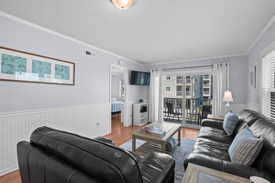 Coastal Retreat Steps 2 Beach Pool Views 1st Floor Apartment in Garden City