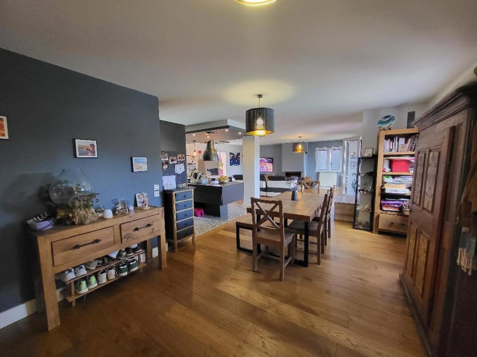 4-bedroom house, 2 bathrooms, swimming pool, Eurexpo Villa in Auvergne-Rhône-Alpes