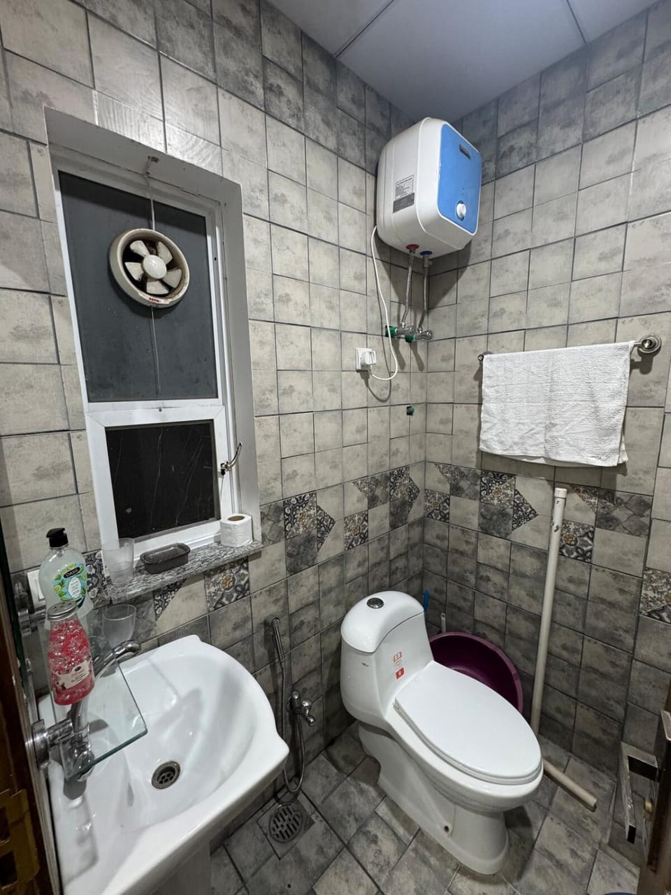 Palm 301 - Cool Summers Studio Apartment, E11 Apartment in Islamabad Capital Territory