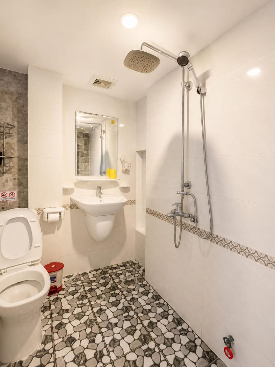 Shower, Toilet