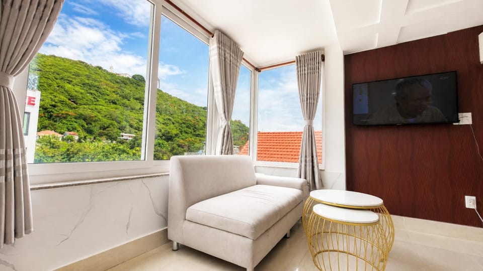 View (from property/room), Living room, Mountain view