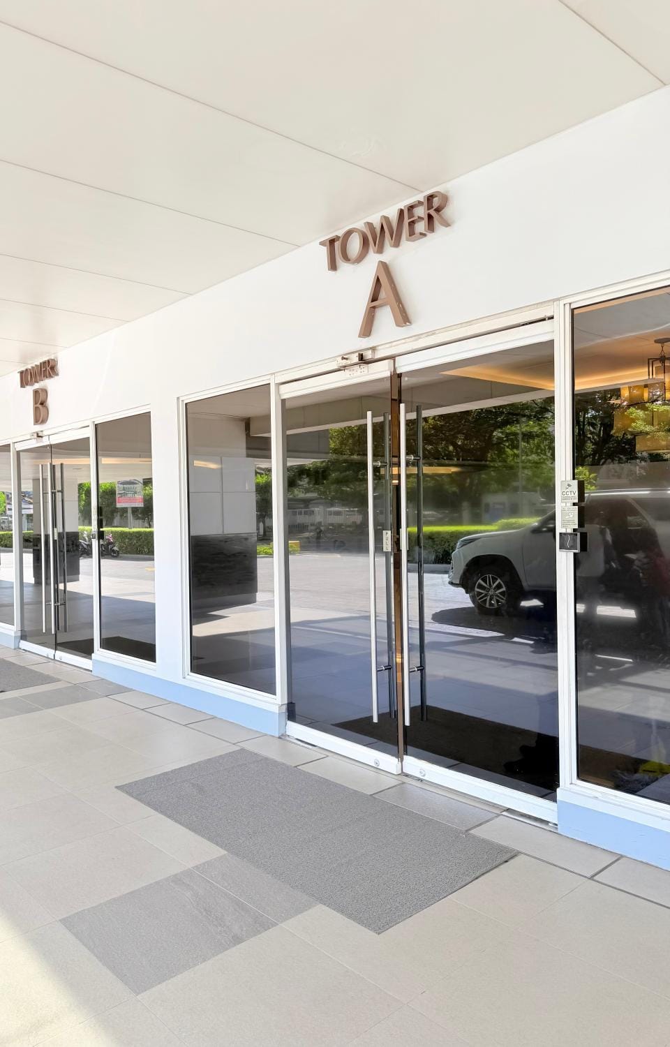 Facade/entrance