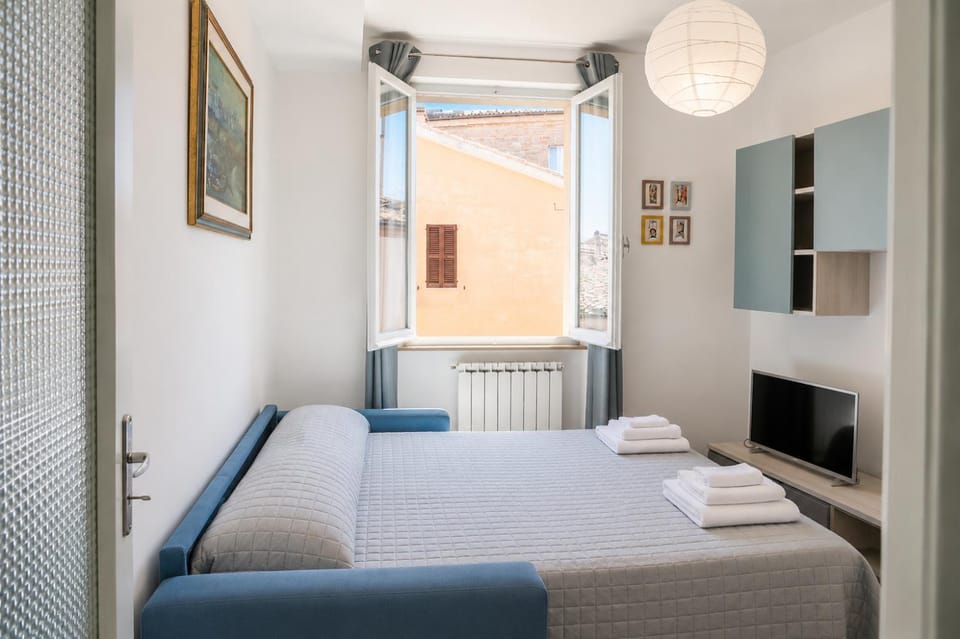 Bed, Living room