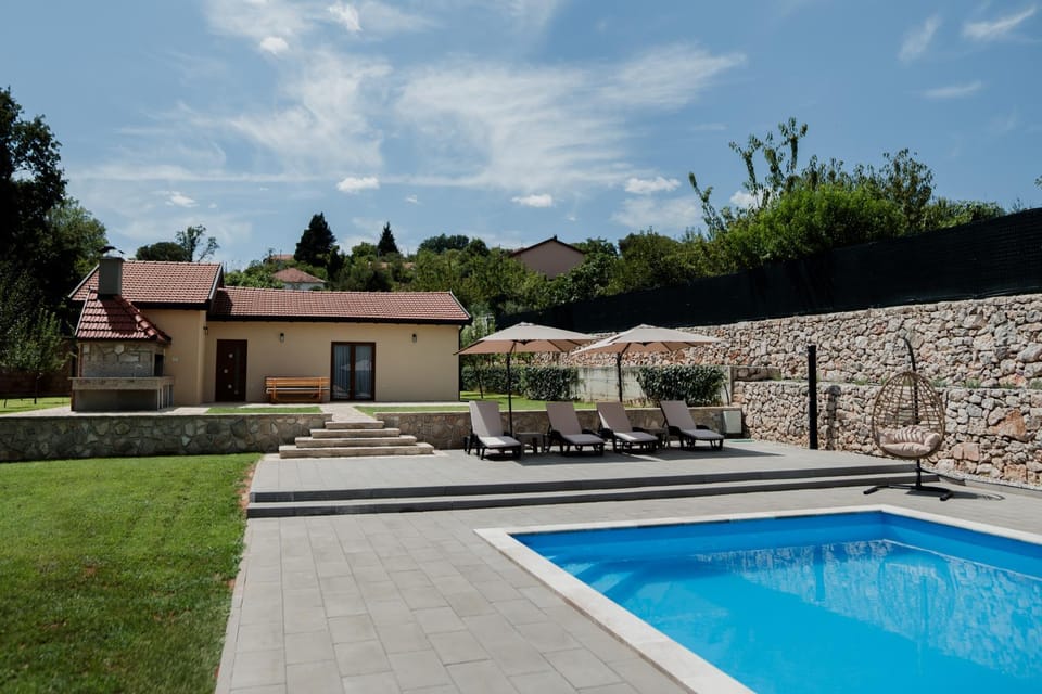 Property building, Swimming pool, sunbed