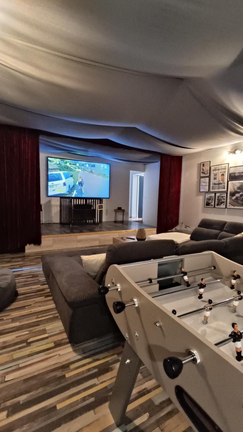 Communal lounge/ TV room