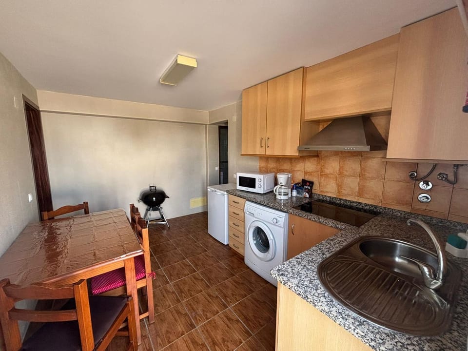 Kitchen or kitchenette, Dining area, dishwasher, stove