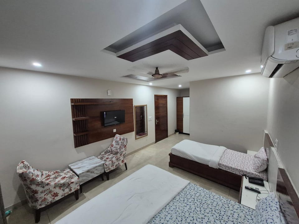 Bed, TV and multimedia, Photo of the whole room, Bedroom, air conditioner