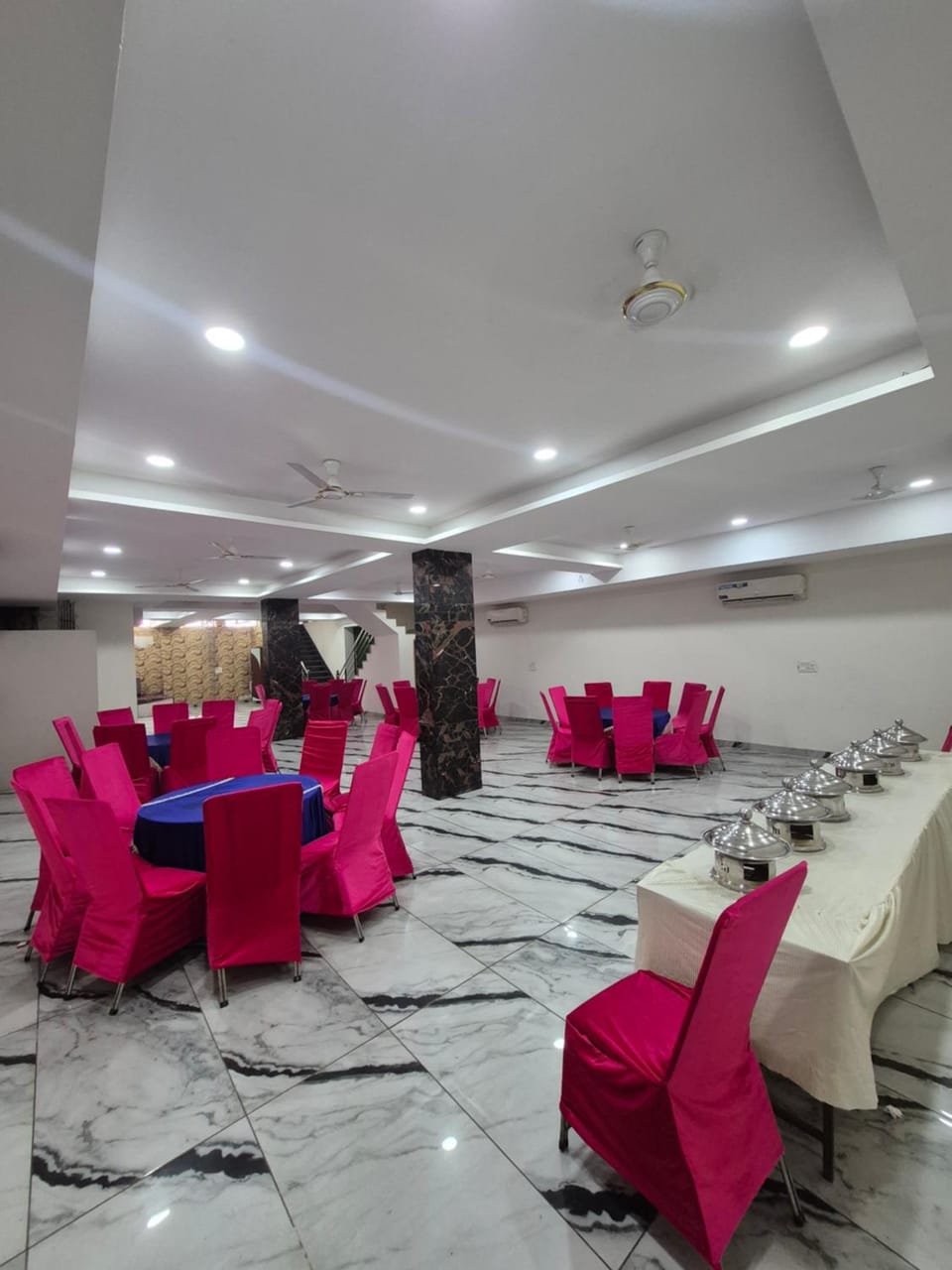 Restaurant/places to eat, Banquet/Function facilities