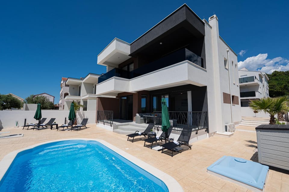 Balcony/Terrace, Swimming pool