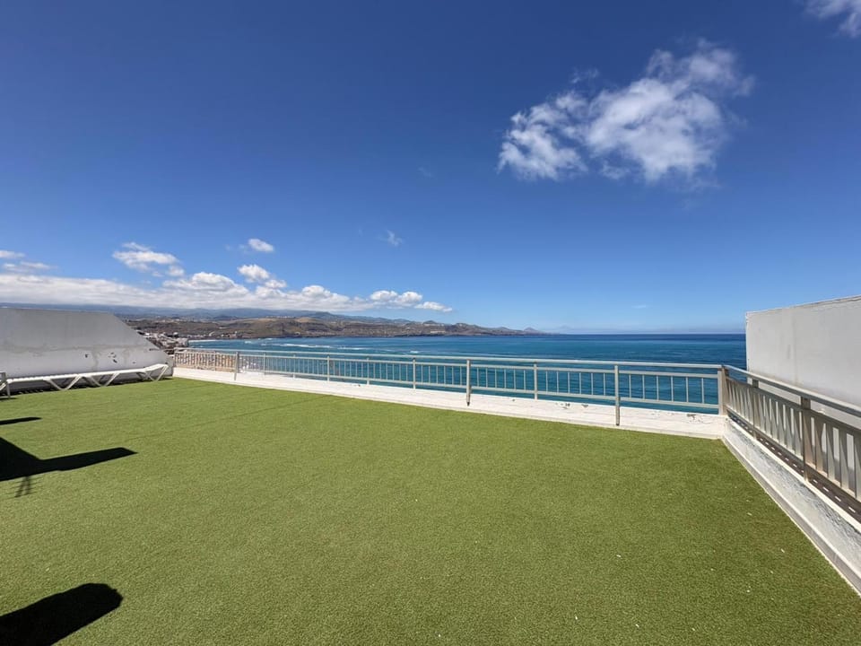 Property building, Balcony/Terrace, Beach
