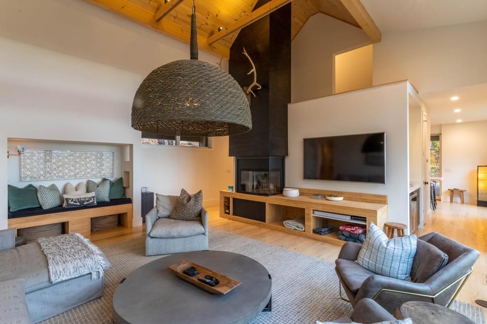 The Four One Two Lodge at Eagles Nest House in Beech Mountain