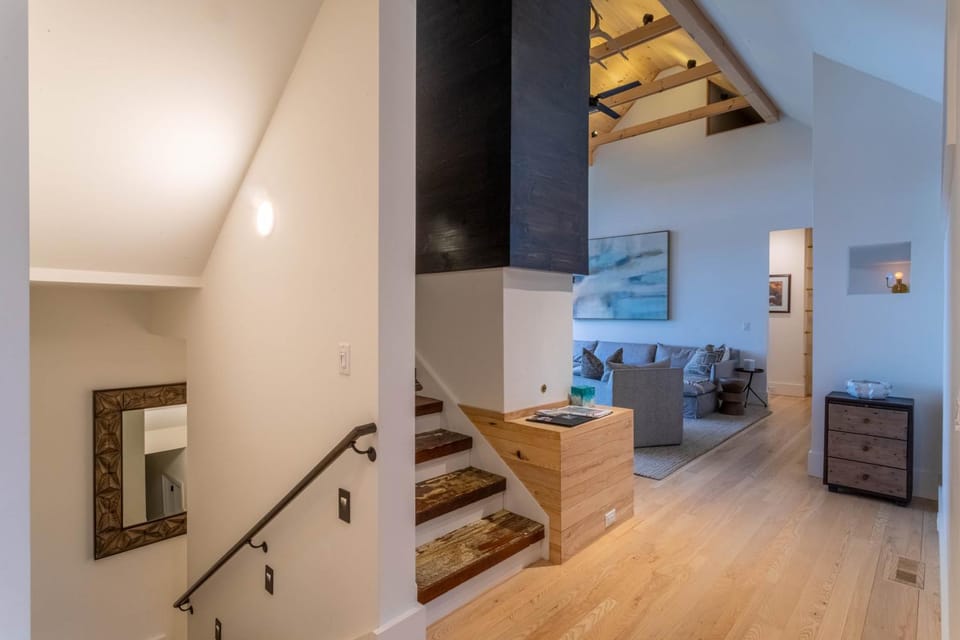 The Four One Two Lodge at Eagles Nest House in Beech Mountain