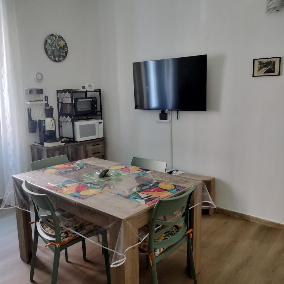 TV and multimedia, Dining area