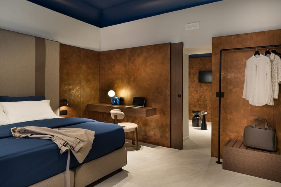 Bed, Photo of the whole room, Bedroom, minibar, wardrobe