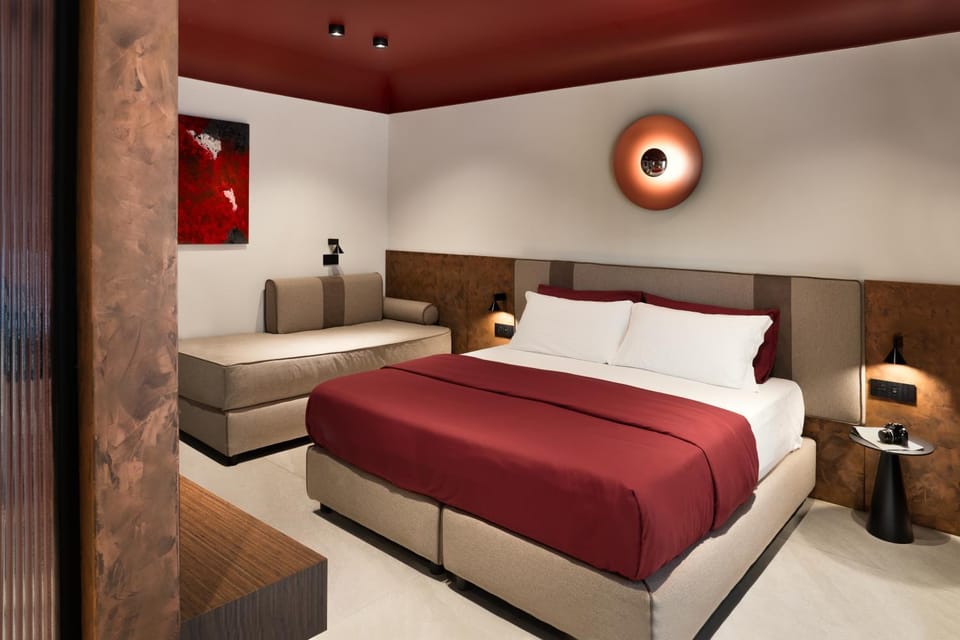 Bed, Photo of the whole room, Bedroom, minibar