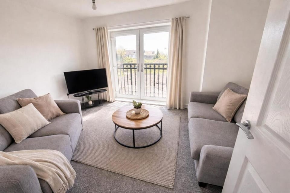 New 3 Bedroom Home W Garden & Parking House in Rotherham