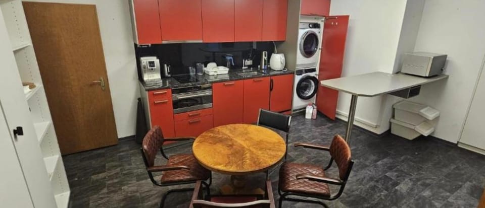 Pluto - Private Room with Shared Kitchen Shower and Toilet - Chur Old Town Hostel in Chur