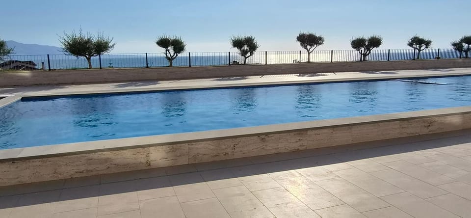 Ionian Bay Luxury Suite - Gated Seafront for 10 Apartment in Sarandë