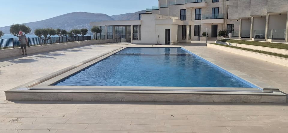 Ionian Bay Luxury Suite - Gated Seafront for 10 Apartment in Sarandë