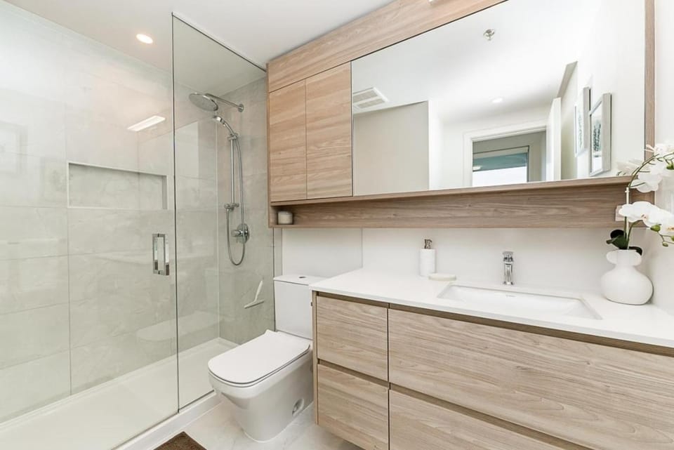 Shower, Toilet, Bathroom, towels