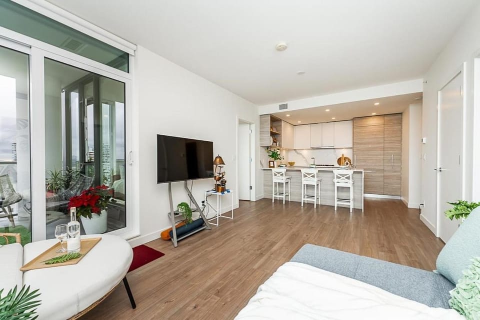 Communal lounge/ TV room, TV and multimedia, Kitchen or kitchenette, Kitchen or kitchenette, Living room, Seating area, Dining area