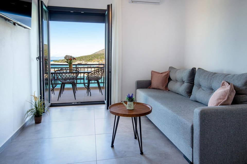 Balcony/Terrace, Living room