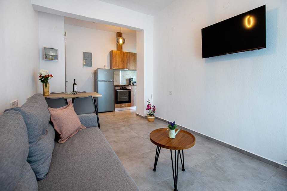 Kitchen or kitchenette, kitchen