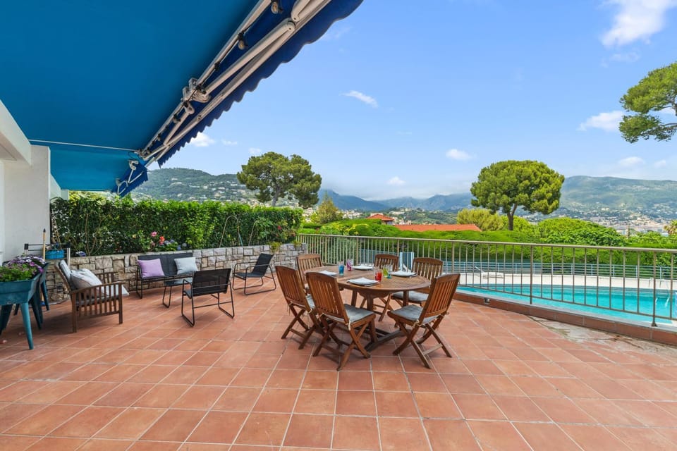 Patio, Swimming pool, internet