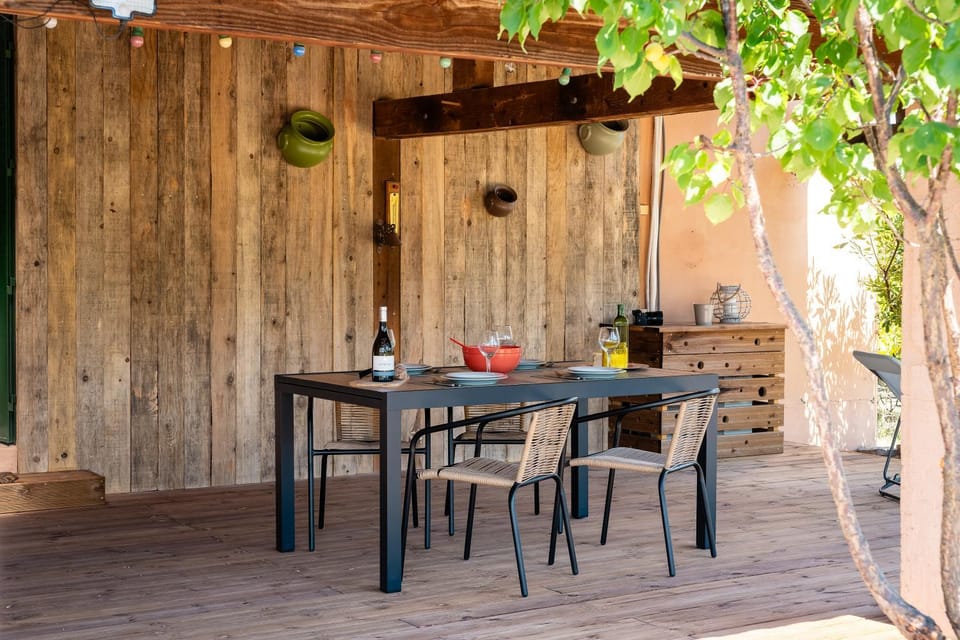 Patio, Day, Dining area